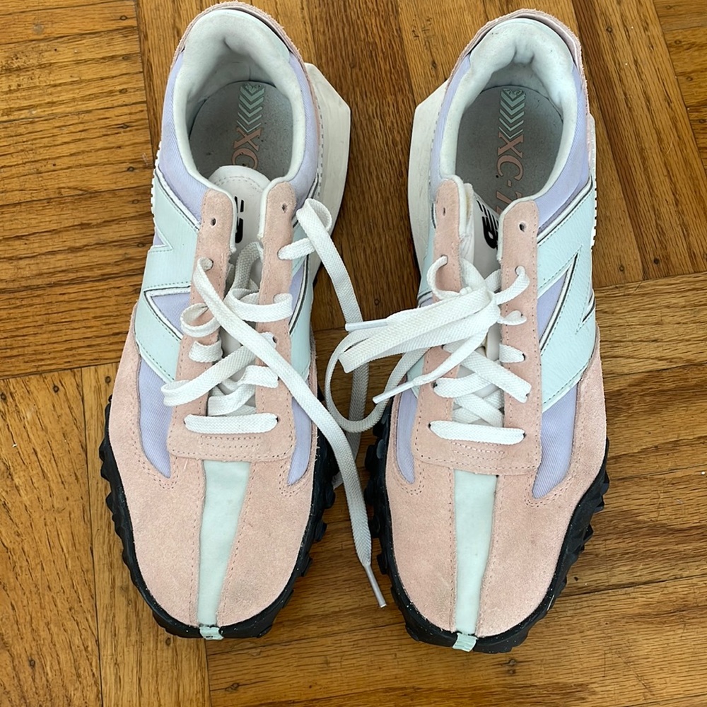 New balance sneakers like new unisex size 9.5 men